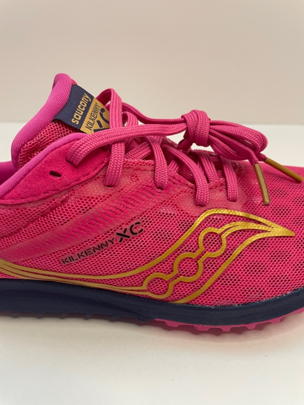 NIB Saucony Women's Hot Pink and Gold Kilkenny XC Running Shoes.  Size 5 - Picture 5 of 8